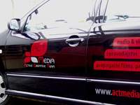 Řezané fóliopísmo - polep automobilu Škoda Fabia pro Act Media Plzeň